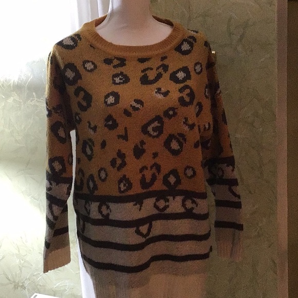3 for $20! Beautiful Animal Print Sweater - Picture 1 of 4